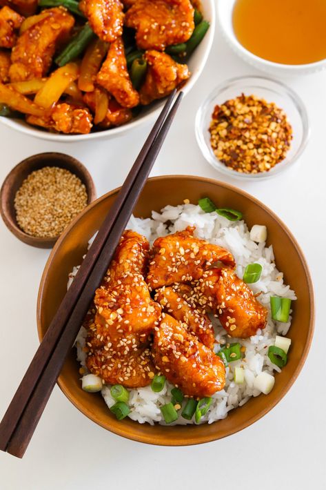 Honey Sesame Chicken – Panda Express Copycat - Moribyan Panda Express Sesame Chicken, Panda Express Honey Sesame Chicken, Panda Express Copycat, Chicken Reci, Takeout At Home, Korean Meals, Making Honey, Simply Food, Honey Sesame Chicken