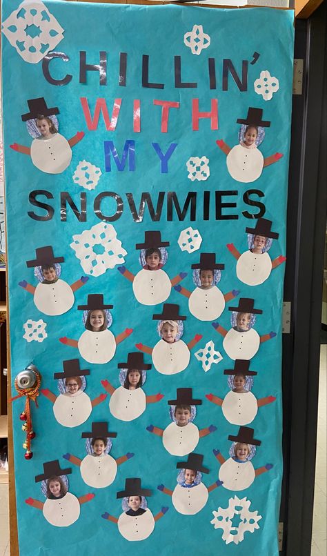 Winter Theme Boards Classroom, Winter Themed Door Decorations, Christmas Classroom Door Easy, Winter Board Ideas For School, Winter Boards For Preschool Classroom, Winter Door For Classroom, Christmas Themed Window Display, Holiday School Bulletin Boards, Christmas Decor For Preschool Classroom