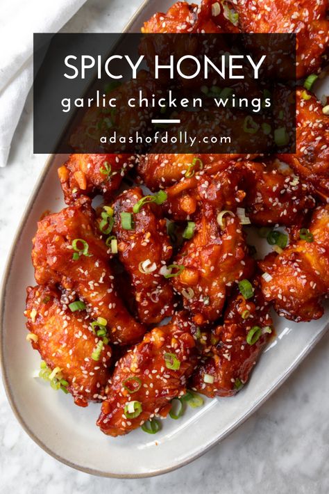 Chicken Wing Recipes Spicy, Spicy Garlic Chicken Wings, Spicy Honey Garlic Chicken Wings, Spicy Garlic Wings, Chicken Wing Sides, Spicy Honey Garlic Chicken, Spicy Garlic Chicken, Spicy Chicken Wings Recipe, Garlic Chicken Wings Recipe