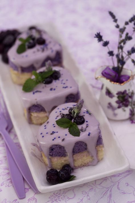 Lavender Tea Cake, Lemon Lavender Tea, Lavender Recipes, Pastel Cupcakes, Ayam Bakar, Tea Party Food, Pretty Dessert, Tea Cake, Lavender Tea