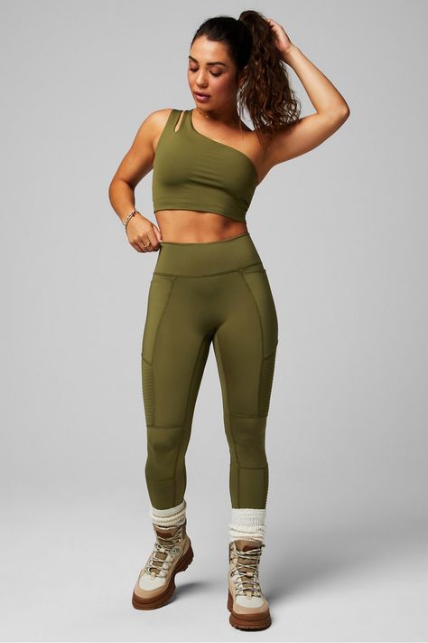 Edge 2-Piece Outfit Fabletics green/green/green female Activewear >> Womens >> Outfits regular Training Fitness Aesthetic Clothes, Casual Yoga Outfit, Matching Athletic Set, Plus Size Yoga Outfits, Runner Outfit Women, Winter Yoga Outfit, Flexible Outfits, Fabletics Outfits, Cute Workout Sets