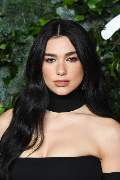 Actresses With Black Hair, Black Hair Makeup, Black Wavy Hair, Black Hair Aesthetic, Jet Black Hair, Black Hair Color, Black And Blonde, Long Black Hair, Dua Lipa