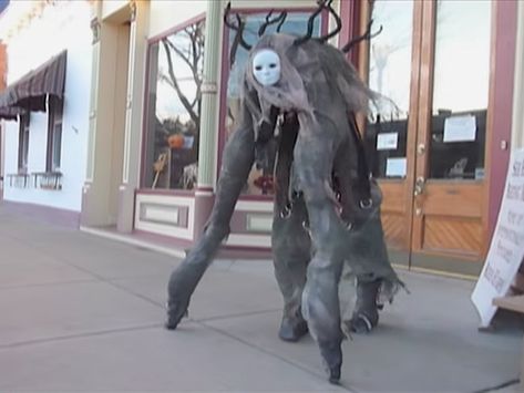 This woman's Halloween costume transformed her into a terrifying 4-legged monster — and you can make it at home Terrifying Halloween Costumes, Stilt Costume, Terrifying Halloween, Handmade Halloween Costumes, Halloween Costumes To Make, Halloween Creatures, Diy Halloween Games, Spooky Things, Horror Costume