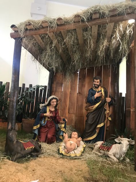 Outdoor Manger Scene, Nativity Sets Display, Christmas Nativity Scene Diy, Christmas Nativity Scene Display, Christmas Crib Ideas, Nativity Scene Diy, Nativity Scene Display, Nativity Stable, Christmas Church