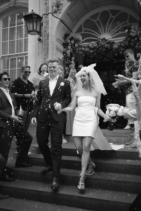 Bride and groom walking down stairs with confetti Townhall Wedding, London Elopement, Marylebone Town Hall, Wedding Dresses London, City Hall Wedding Photos, Sf City Hall Wedding, Small Wedding Photography, Wedding Photography List, Courthouse Wedding Photos