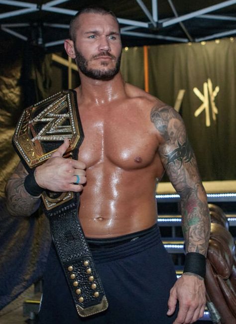 90s Wwe Wrestlers, Wrestling Aesthetic, Wwe Randy Orton, Famous Wrestlers, Wwe Men, Randy Orton Wwe, Wwe Pictures, Professional Wrestlers, Wwe Legends