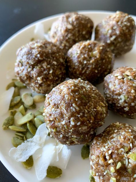 Pumpkin Seed Energy Balls – Sunita & Spice Seed Energy Balls, Date Balls, Power Balls, Pumpkin Seed, Energy Balls, Vegan Paleo, Pumpkin Seeds, Dried Fruit, Easy Snacks