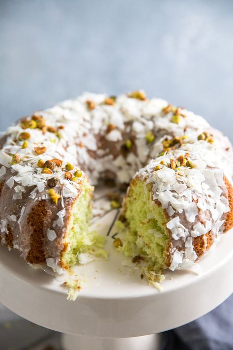 Coconut Pistachio Cake Lemon Crumb Cake, Coconut Pistachio, Pistachio Pudding Cookies, Lemon And Coconut Cake, Crumb Cake Recipe, Pistachio Pudding, Chocolate Roll, Pudding Cookies, Pistachio Cake