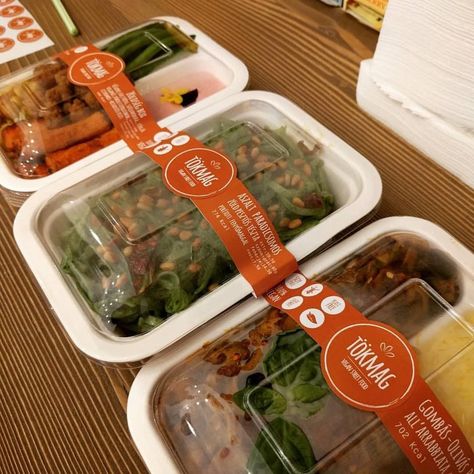 In the hospitality industry? It’s time to become sustainable with compostable food packaging DOREMI | When compostable packaging is the ONLY alternative to plastic fast food trash. From cutleries to take away boxes, plates, cold or hot cups…compostable food packaging is now the solution to reduce the environmental impact of hospitality.  https://ourgoodbrands.com/hospitality-become-sustainable-compostable-food-packaging/ To Go Packaging Food, Sustainable Packaging Food, To Go Food Packaging Ideas, Packaging Food Ideas, Packaging Ideas For Food, Hot Food Packaging, Take Out Food Packaging, Food To Go Packaging, Fast Food Packaging Design