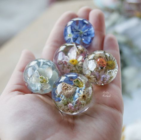 Bouquet epoxy sphere pendant/Epoxy resin pendant ball with a set of flowers/Handmade necklace/Spring flowers jewellery/Wedding gift/Gift for her/Bride gift/Mother's Day gift Resin Flower Sphere, Gratitude Ideas, Pendant Ball, Apothecary Art, Flowers Jewellery, Resin Sphere, Epoxy Resin Pendant, Resin Ball, Epoxy Jewelry