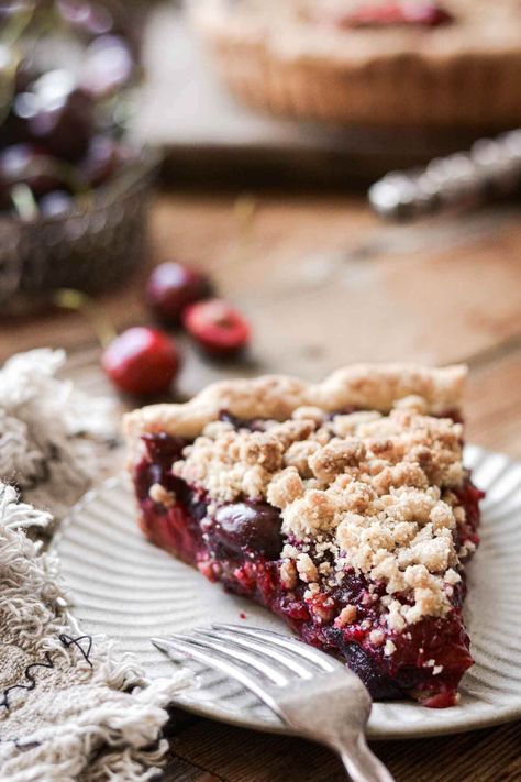 Cherry Crumb Pie, Chocolate Cherry Dump Cake, Perfect Flaky Pie Crust, Fresh Cherry Pie, Cherry Dump Cake Recipe, Flaky Pie Crust Recipe, Crumb Pie, Cherry Crumble, Homemade Pie Crust Recipe