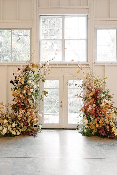 Fall Floral Arch, Fall Wedding Ceremony Backdrop, Ceremony Arch Wedding, Arch Wedding Backdrop, Mini Workshop, Fall Ceremony, Fall Wedding Arches, Fall Wedding Ceremony, Floral Arch Wedding