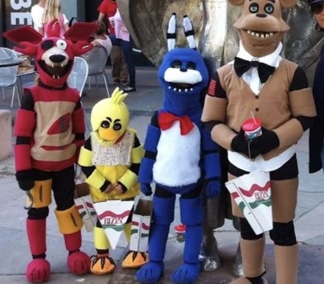 Bonnie Costume, Goofy Costume, Fnaf Costume, Fnaf Crafts, Fnaf Cosplay, Fnaf Movie, Funny Costumes, Fnaf Memes, Fnaf Funny