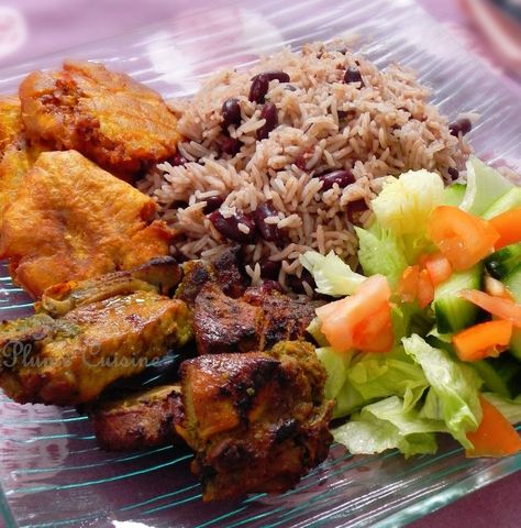 Le fameux griot haïtien! Haitian griot (fried pork) Haitian Griot, Haitian Culture, Haitian Food, Haitian Food Recipes, Creole Recipes, Island Food, Fried Pork, Caribbean Recipes, African Food