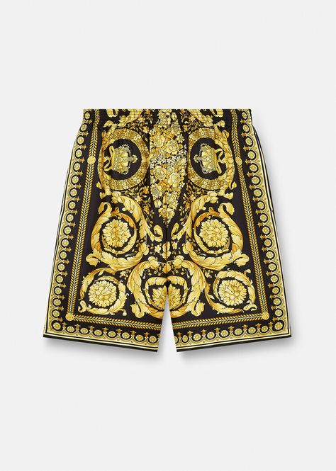 A comfortable design, these knee-length shorts are crafted from pure silk twill in the signature Barocco print. Versace Clothes, Light Grey Leggings, Versace Pants, Givenchy Jacket, Versace Jacket, Louboutin Bags, Off White Jacket, Burberry T Shirt, Versace T Shirt