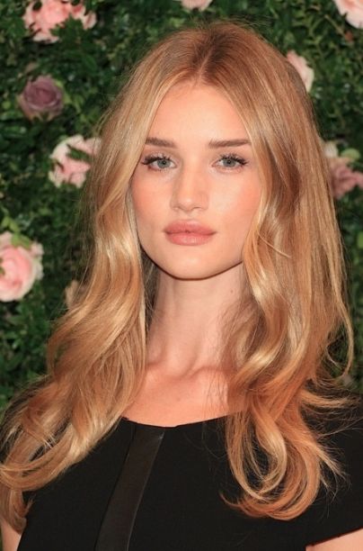 Rosie Huntington-Whiteley Jahodová Blond, Gold Blonde Hair, Warm Blonde Hair, Honey Blonde Hair Color, Color Rubio, Strawberry Blonde Hair Color, Beautiful Blonde Hair, Golden Blonde Hair, Cool Blonde Hair