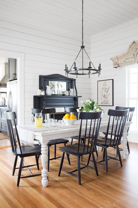 "Add+dimension+with+architectural+salvage."  - CountryLiving.com Farmhouse Dining Rooms Decor, Black Chairs, Regal Design, Rustic Dining Room, Farmhouse Dining Table, The Dining Room, Farmhouse Dining Room, Magnolia Homes, Joanna Gaines