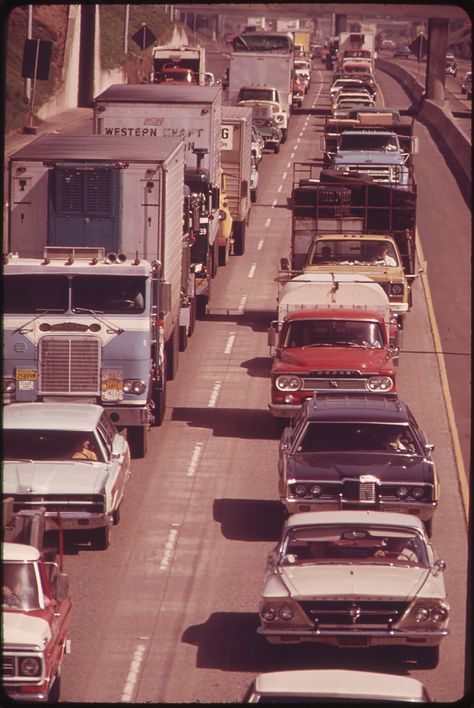 Highway Traffic, College Park, Columbia River, Us Cars, Vintage Truck, Vintage Bicycles, Cars And Trucks, American Cities, Vintage Trucks