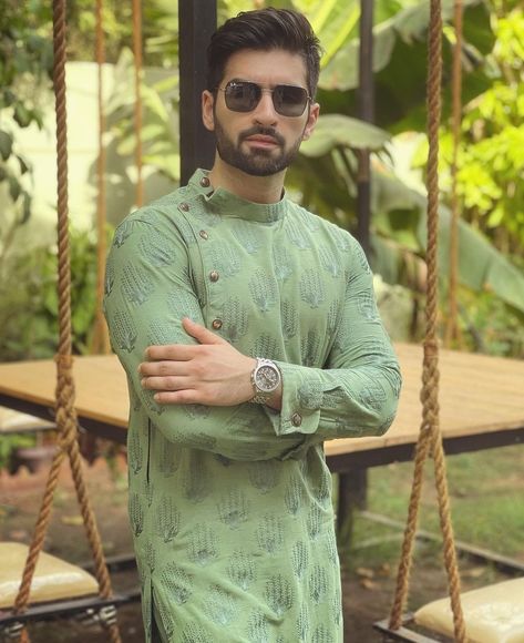 Engagement Dress For Men, Mehandi Outfits, Green Suit Men, Shalwar Kameez Pakistani, Men Dresses, Haldi Ceremony Outfit, Man Wear, Fawad Khan, Wedding Kurta For Men