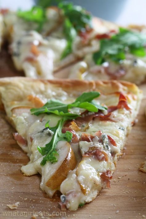 Pear Gorgonzola Pizza, Pear And Prosciutto, Gorgonzola Recipes, Pear Pizza, Gorgonzola Pizza, Arugula Pizza, Prosciutto Pizza, Quick Pizza, Naan Pizza