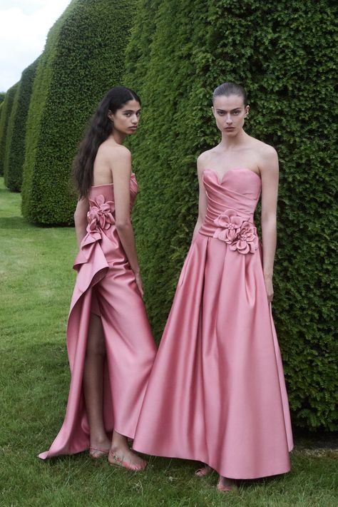 Elie Saab Resort 2025 Fashion Show | Vogue Red Carpet Fashion Women, Elie Saab Resort, Minimalist Bride, Pink Dresses, Scarf Sale, Red Carpet Fashion, Elie Saab, Couture Collection, A Romantic