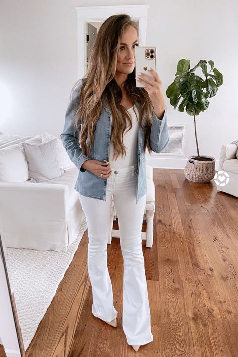 Cream Flared Jeans Outfit, White Flare Jean Outfits, White Flare Jeans Outfit Fall, White Bell Bottom Jeans Outfit, White Flared Jeans Outfit, White Flair Jeans Outfit, White Bootcut Jeans Outfit, White Flare Jeans Outfit, Flared Jeans Outfit Fall