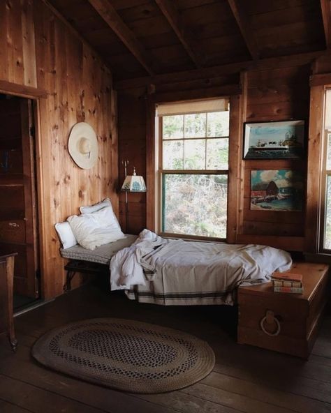 oldfarmhouse: Cabin the Woods Pinterest • The world’s catalog... Cabin Aesthetic, Cabins And Cottages, Cabin Life, Cabin Homes, Cabins In The Woods, Design Living, Little House, House Inspo, Dream Room