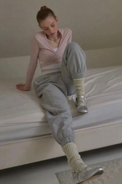 70 Balletcore Outfits To Wear The Ballerina Core Aesthetic Fashion Trend 2023 Urban Outfitters Balletcore, Mid Size Balletcore, Dancer Core Outfits, Ballerina Gym Outfit, Ballet Core Style, Ballet Core Gym Outfit, Cozy Ballet Outfit, Modest Balletcore, Balletcore Aesthetic Fashion