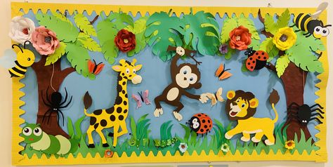 Animals Board Preschool, Jungle Theme Board Decoration, Animal Bulletin Board Ideas Preschool, Animal Theme Board For Preschool, Jungle Theme For Preschool, Zoo Bulletin Board Ideas Preschool, Jungle Decorations Classroom, Jungle Bulletin Board Ideas, Jungle Theme Bulletin Boards