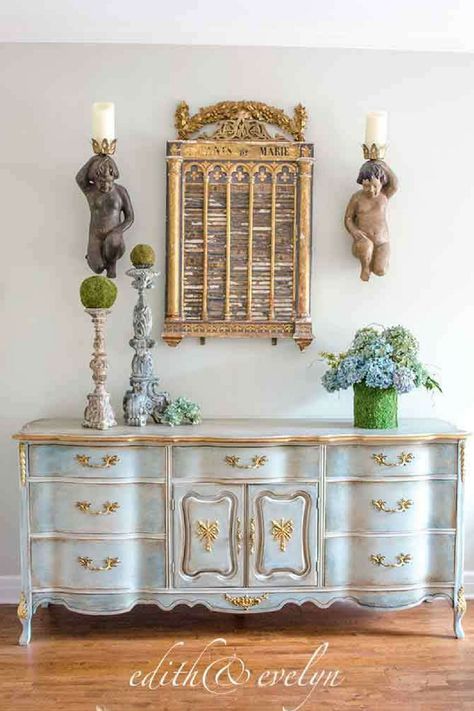 French Provincial Style with Edith and Evelyn: A Great Upstyle Project Distress Painting, Table Redo, Painted Decor, Grey Bedroom Furniture, Bedroom Furniture Makeover, Transforming Furniture, Inspirational Decor, Painted Bedroom Furniture, Casa Country