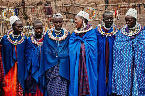 Maasai Headpiece, Creative Dresses, Masai Tribe, Blue Headpiece, Maasai People, Masai Clothing, Modus Operandi, African People, African Diaspora