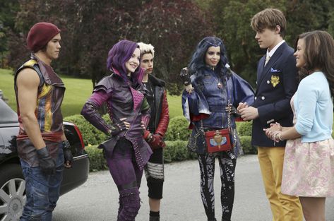 Descendants Songs, Mal Costume, Mitchell Hope, Descendants 2015, Disney Descendants 2, Disney Descendants Movie, Descendants Characters, Cameron Mitchell, Sarah Jeffery