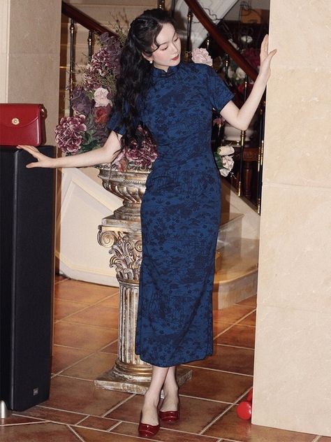 Premium Cut HK Cultural Woman Navy Blue Qipao蓝雾 Side Pankou Open Closure Spring Summer Dress, 真襟 Vintage Movie Revivo 130 Cm - Etsy UK Blue Qipao, Blue Colour Suit, Qipao Vintage, Qipao Pattern, Chinese Style Dress, Roses Wedding, Vintage Film, Traditional Fashion, Chinese Dress