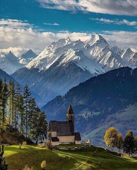 The Italian Alps perfect for a winter or summer honeymoon. #honeymoon #Italy 숲 사진, Air Planes, Scenery Nature, Wallpaper Photos, Voyage Europe, Aviation Art, Swiss Alps, Alam Yang Indah, Alam Semula Jadi