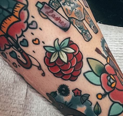 Top 100 Best Raspberry Tattoos For Women - Rubus Fruit Design Ideas Raspberry Tattoos, Raspberry Tattoo, Tatuaje Harley Quinn, Blackberry Tattoo, Traditional Tattoo Woman, Tropical Tattoo, Fruit Tattoo, Vintage Tattoos, Tattoo Filler