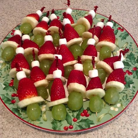 My Recipe Journey: Grinch Head Fruit Kabobs Christmas Fruit Dessert, Desserts With Fruit, Grinch Fruit, Grinch Fruit Kabobs, Christmas Themed Desserts, Grinch Head, Fruit Cake Recipe Christmas, Christmas Potluck, Fruit Appetizers