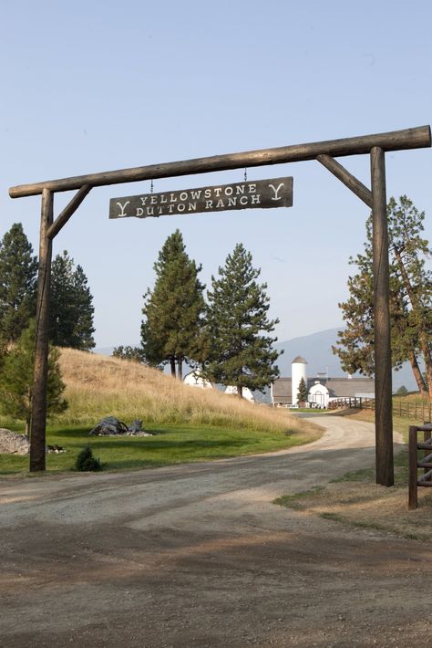 Dutton Ranch Dutton Ranch Aesthetic, Ranch Entrance Ideas Entry Ways, Ranch Signs Entrance, Farm Gates Entrance, Ranch Entrance Ideas, Ranch Entrance, Farm Entrance, Ranch Gates, Yellowstone Series