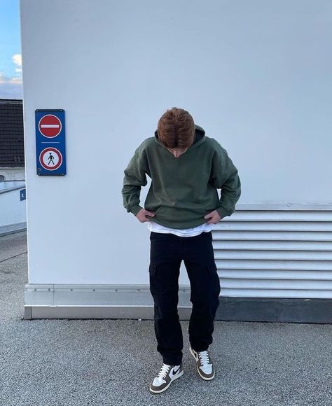 Guys In Cargo Pants, Guy Streetwear Outfits, Guys Pants Outfit, Guys Casual Outfits Street Style, Men’s Fashion Cargo Pants, Guy Fall Fits, Guy Outfits Streetwear, Guys Outfits Streetwear, Men Surfer Style