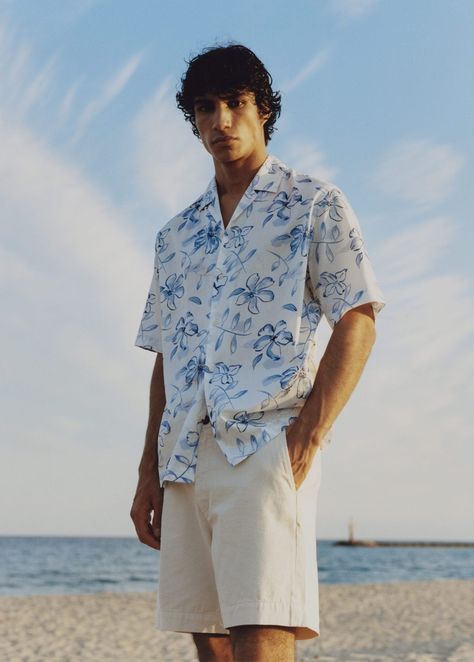 Beach Man Outfit Summer, Beach Shirt Outfits Men, Men’s Aesthetic Beach, European Summer Male Fashion, Beach Outfit For Men Aesthetic, Casual Summer Men Outfits, Beach Style For Men, Hawaii Style Men, Vacation Fashion Men