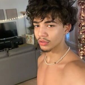 Hair Cuts Y2k, Disconnected Goatee, Aesthetic Pearl Necklace, Pearl Necklace Men, Fade Haircut Curly Hair, Male Haircuts Curly, Y2k Hairstyles, Boys With Curly Hair, Anime Guys Shirtless