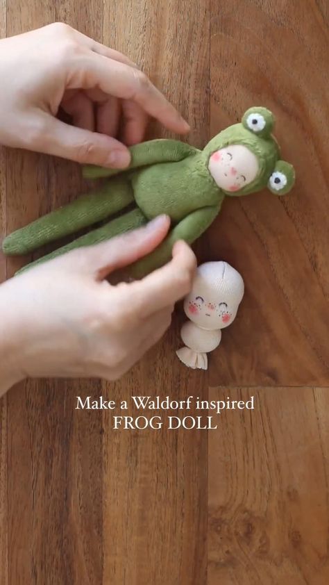 Make your own! Tutorial available in the Creative Circle membership (on Patreon). How To Make Felt Dolls, Diy Posable Doll, How To Sew Dolls, Felt Dolls Patterns Free, Diy Doll Easy, Felt Doll Tutorial, Diy Doll Accessories, Fabric Dolls Tutorial, Making Felt