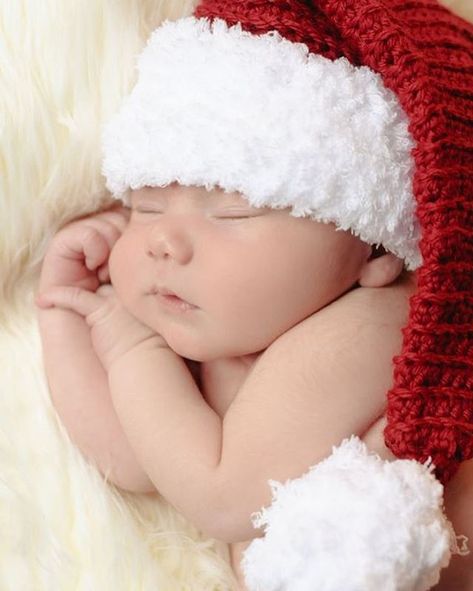 Newborn Christmas Pictures, Baby Christmas Photography, Newborn Christmas Photos, Christmas Baby Pictures, Baby Christmas Photos, Kind Photo, Adorable Newborn, Newborn Christmas, Foto Baby