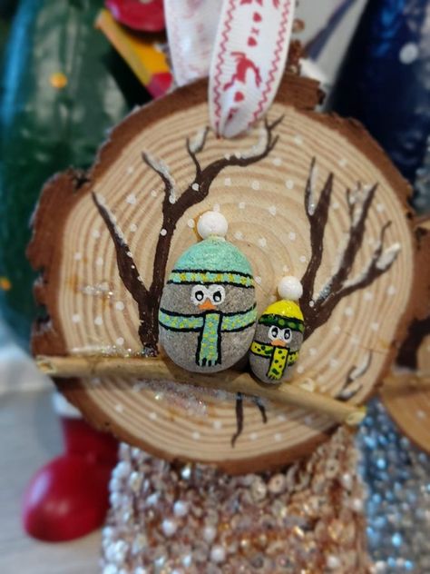 Pebble Art Christmas, Christmas Pebble Art, Easter Egg Holder, Christmas Log, Lego Gifts, Personalized Fathers Day Gifts, Christmas Ornaments Gifts, Rock Painting Designs, Christmas Bauble