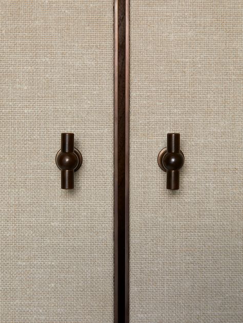 Private Residence – Brady Williams Elegance Bedroom, Bronze Handles, Joinery Design, Wardrobe Door Designs, Joinery Details, Door Detail, Wardrobe Handles, Wardrobe Doors, Dining Table Design