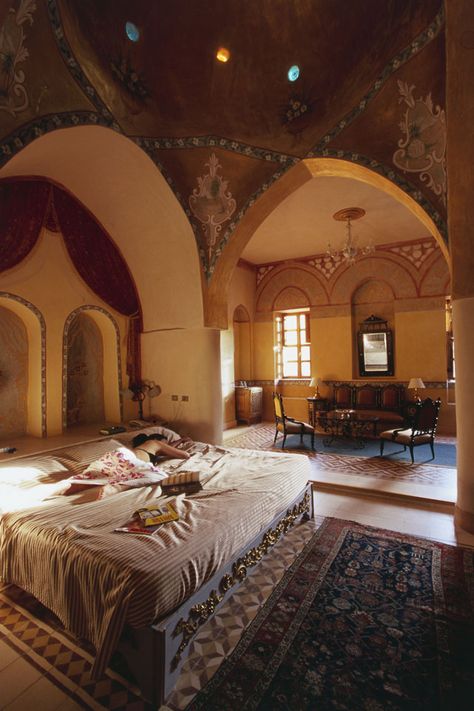 Arabian Decor Bedroom, Arabian Bedroom Ideas, Arabian Nights Bedroom, Arabian Bedroom, Arabian Nights Aesthetic, Egyptian Home Decor, Arabian Decor, French Romance, Moroccan Homes