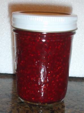 How to make Raspberry Chipotle Sauce - easily! With step by step photos, recipe ingredients and costs Freeze Strawberries, Raspberry Chipotle Sauce, Canning Fruit, Canning Jam, Canned Food Storage, Sandwich Spread, Chipotle Sauce, Jam And Jelly, Garden Recipes