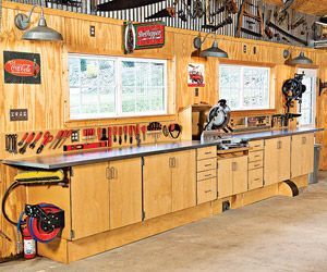 America's Best Home Workshops 2010, Part 2 Officine In Garage, Workshop Layout, Woodworking Shop Plans, Woodworking Shop Layout, Shop Cabinets, Wood Magazine, Workbench Plans, Workshop Ideas, Workshop Organization