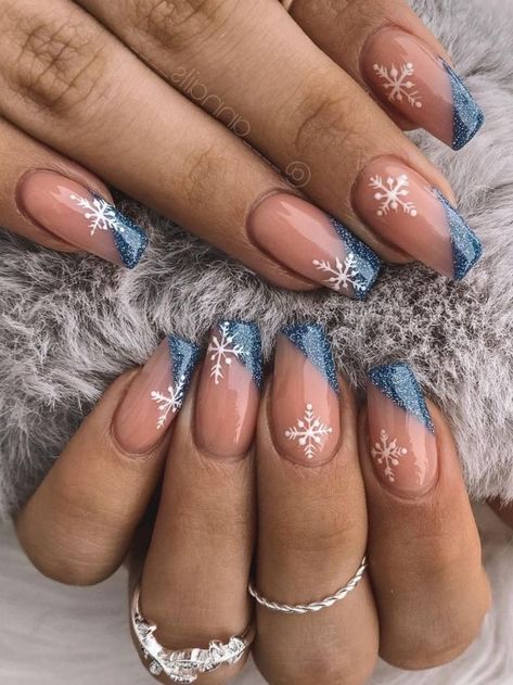 blue glitter side tips with snowflakes Nail Art Noel, Nail Art Idea, Ombre Nails Glitter, Christmas Gel Nails, Winter Nails Acrylic, Nail Colour, Snowflake Nails, Christmas Nails Acrylic, Winter Nail Art