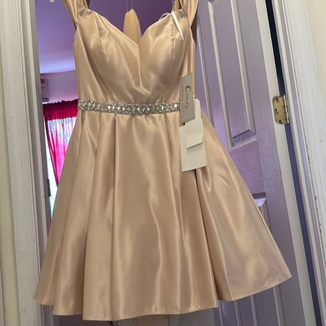 This Dress Is Originally For A Quince Party But It Can Be For Any Formal Occasion, It’s Brand New And It Has Comets In The Skirt!! Quince Champagne, Damas Dresses For Quince, Quince Party, Cindy Dress, Damas Dresses, Colorful Dresses Formal, Dresses Formal, Quince, Formal Dress