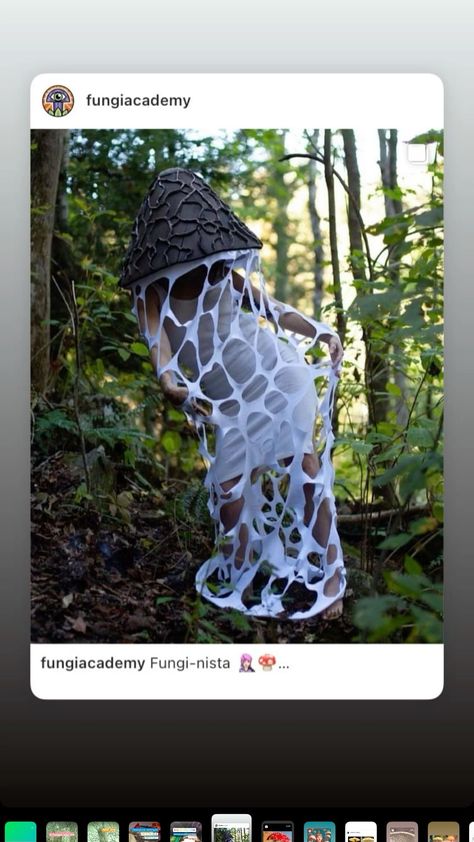 Plant Witch Costume, Black Mushroom Costume, Mushrooms Costume, Mushroom Costume Diy, Mushroom Halloween Costume, Mushroom Mask, Mushroom Cosplay, Mushroom Halloween, Mushroom Makeup